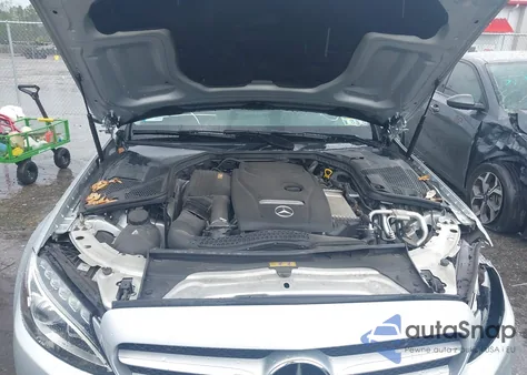 2018 Mercedes-Benz C 300 4Matic z USA, uszkodzony, nr VIN WDDWF4KBXJR318385